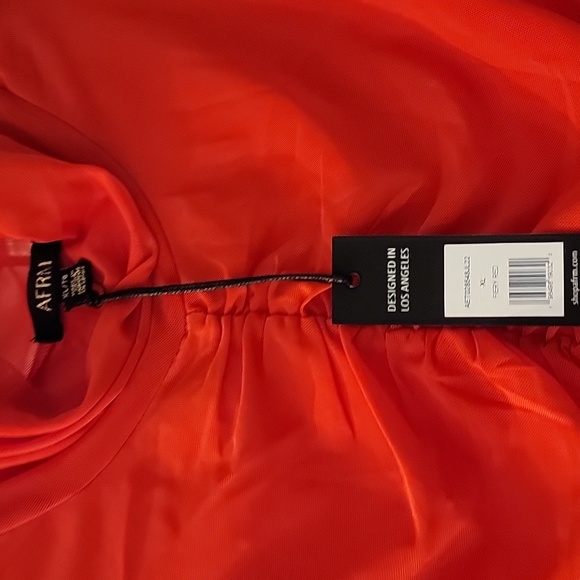 NWT Hottest color of the year! Brand new AFRM top with sleeve thumbholes!!! - Picture 2 of 9